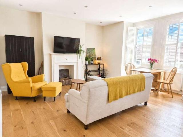 Flat for sale in High Barnet, Greater London