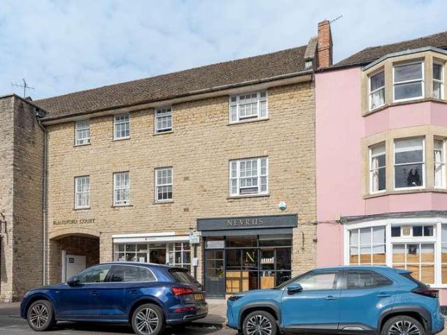 Flat for sale in Woodstock, West Oxfordshire