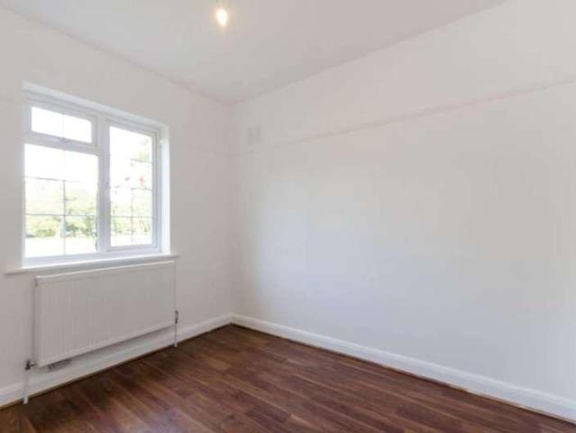 Flat for sale in Thames Ditton, Thames Ditton