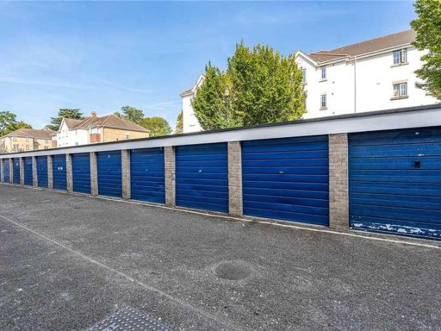 Flat for sale in Horsell, Woking