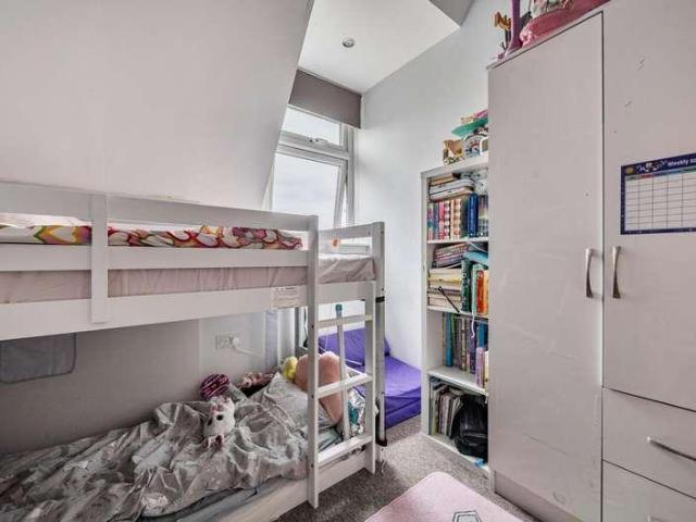 Flat for sale in Woodside Park, Greater London