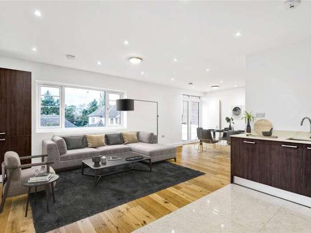 Flat for sale in Iver, Richings Park