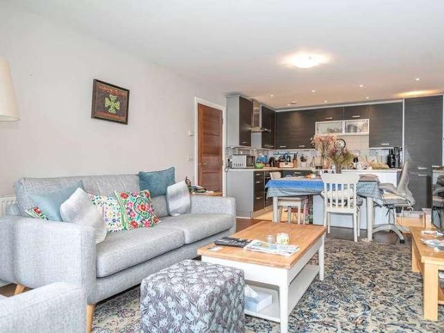 Flat for sale in Crouch End, Greater London