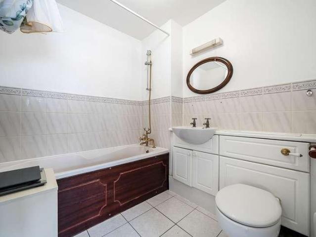 Flat for sale in Rotherhithe, Greater London