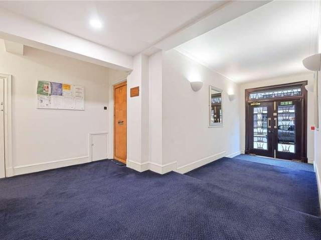 Flat for sale in King's Cross, Greater London