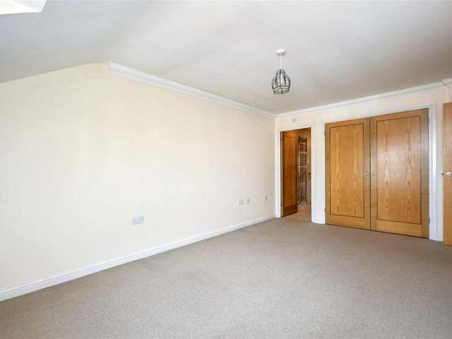 Flat for sale in Crumbles, Eastbourne