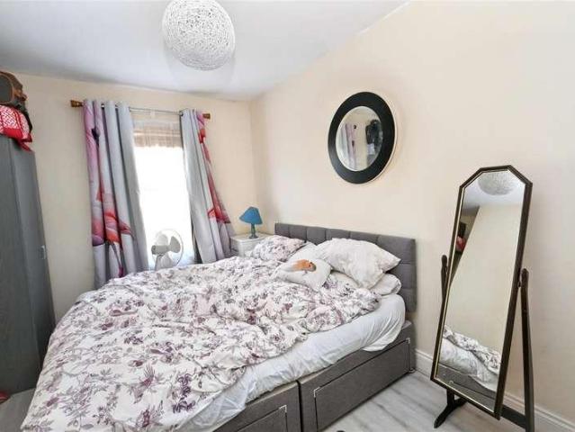 Flat for sale in Roselands, Eastbourne