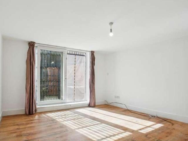Flat for sale in London Borough of Lewisham, Greater London