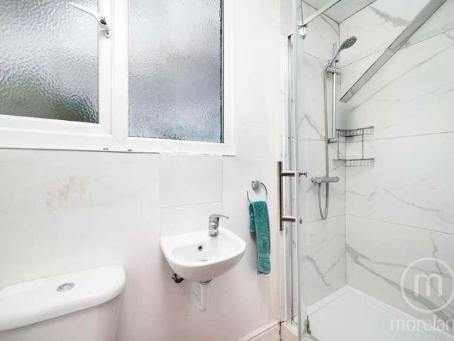 Flat for sale in Temple Fortune, Greater London