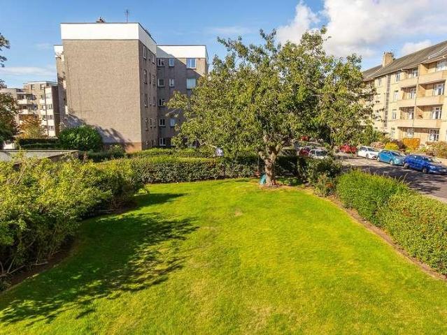 Flat for sale in Morningside, Scotland