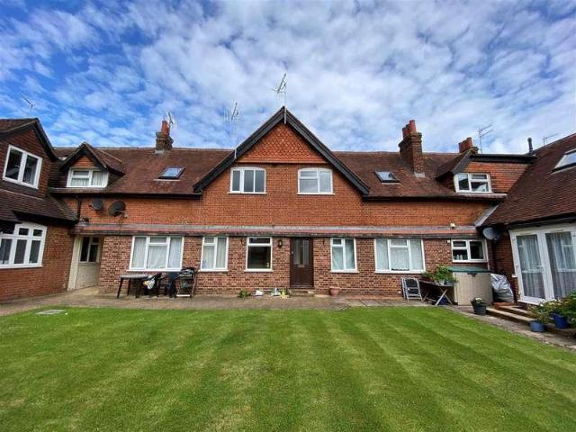 Flat for sale in Pouchen End, Hertfordshire