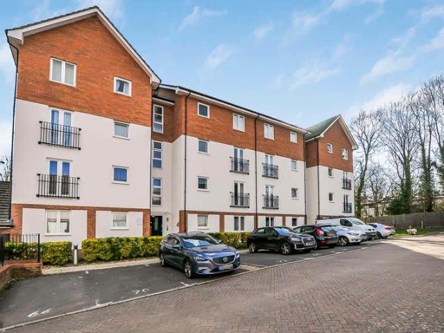 Flat for sale in Greater London