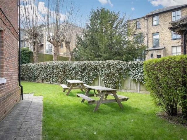 Flat for sale in Caterham, Caterham Valley