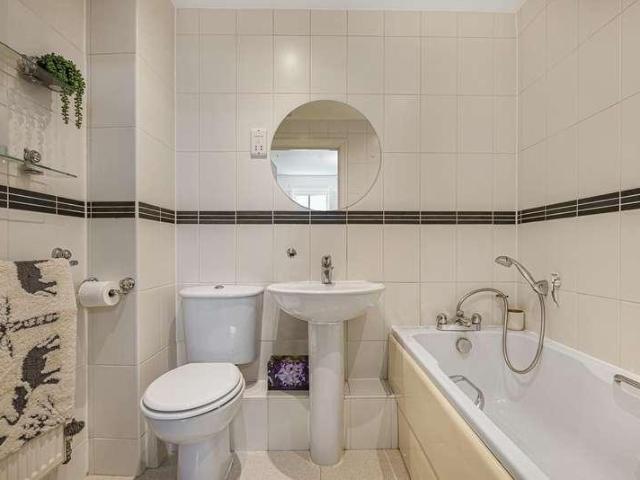 Flat for sale in Greater London