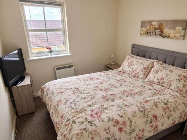 Flat for sale in South Stifford, Grays