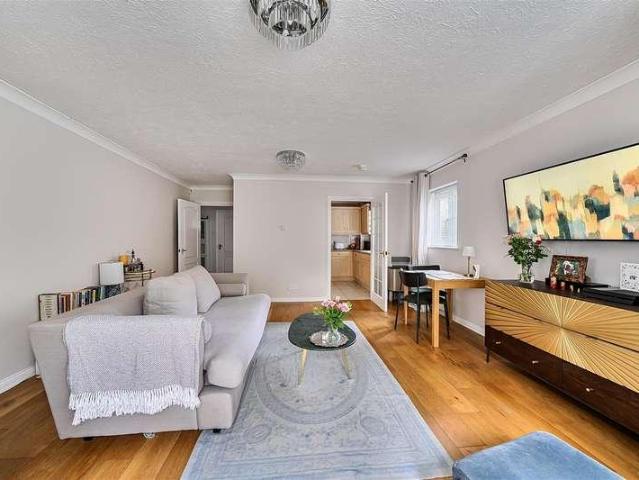 Flat for sale in Caversham, Reading