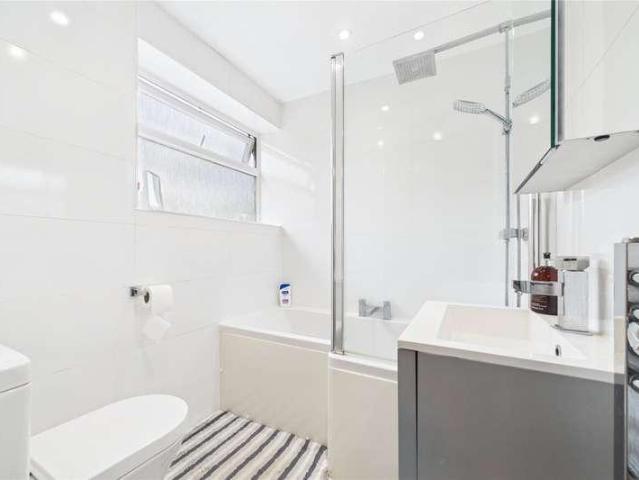 Flat for sale in Windsor, North Town