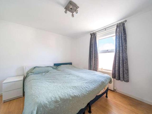 Flat for sale in Norbiton, Greater London