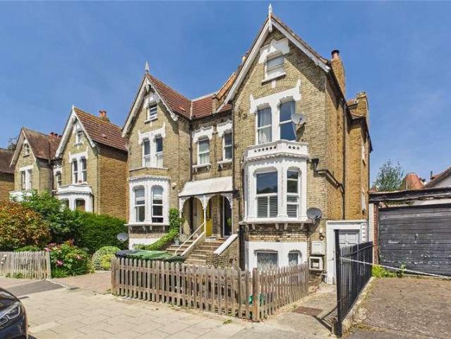 Flat for sale in Streatham, Greater London