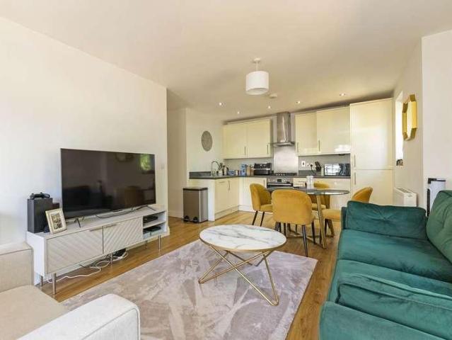 Flat for sale in Maidenhead
