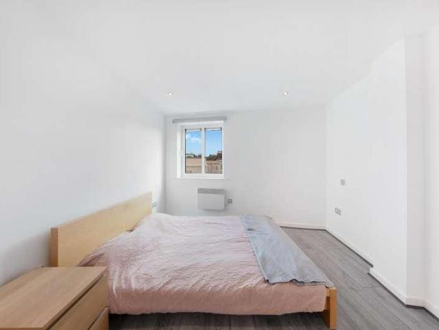 Flat for sale in Greenwich Town Centre, Greater London