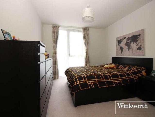 Flat for sale in Elstree and Borehamwood, Borehamwood