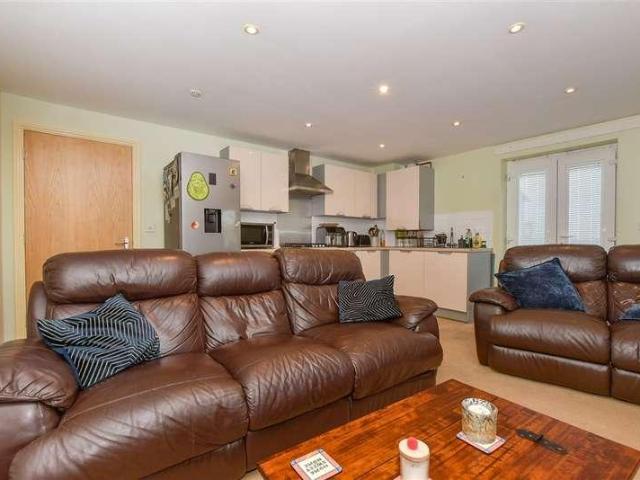 Flat for sale in Herne, The Bridge