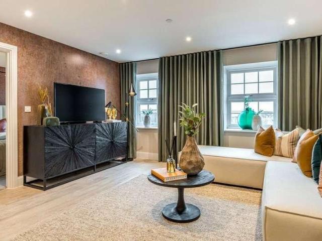 Flat for sale in Slough