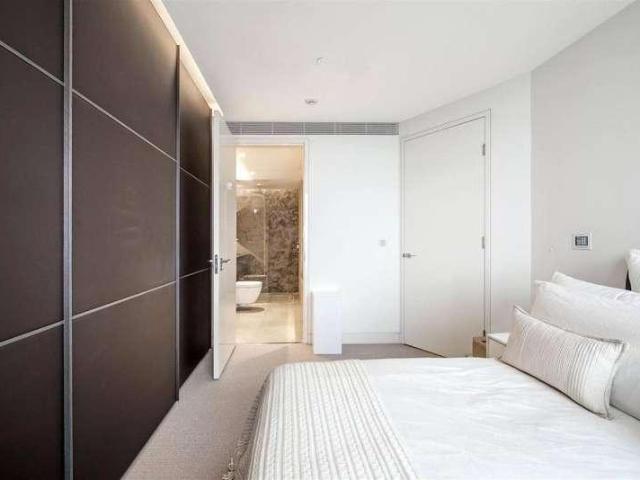 Flat for sale in London Borough of Lambeth, Greater London