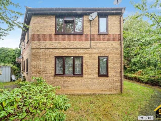 Flat for sale in Monkston Park, Milton Keynes
