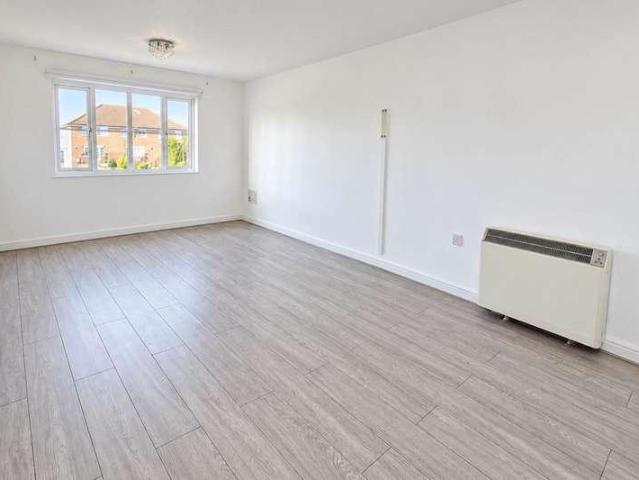 Flat for sale in Borehamwood, Hertsmere