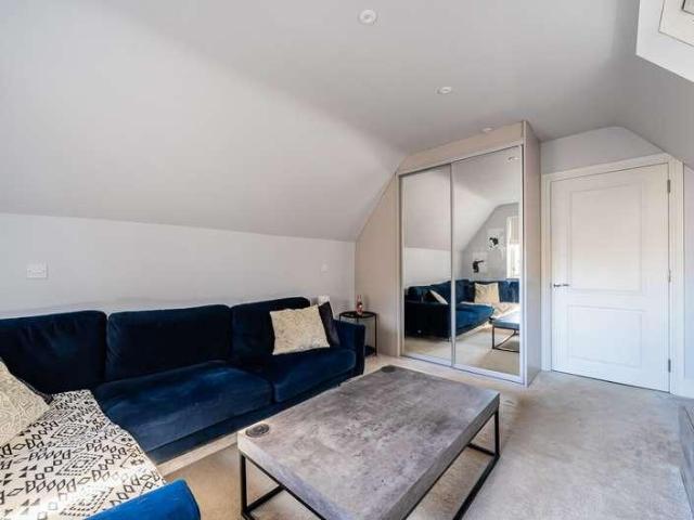 Flat for sale in Fole, Surrey