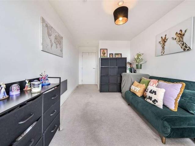 Flat for sale in Key Street, Suffolk