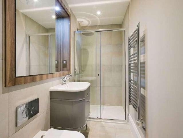 Flat for sale in Hillview, Surrey
