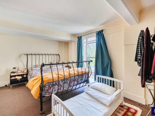 Flat for sale in Holloway, Greater London