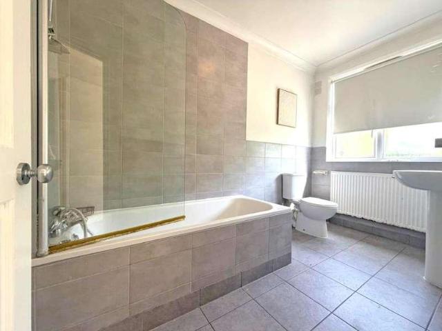 Flat for sale in Woodford Bridge, Greater London
