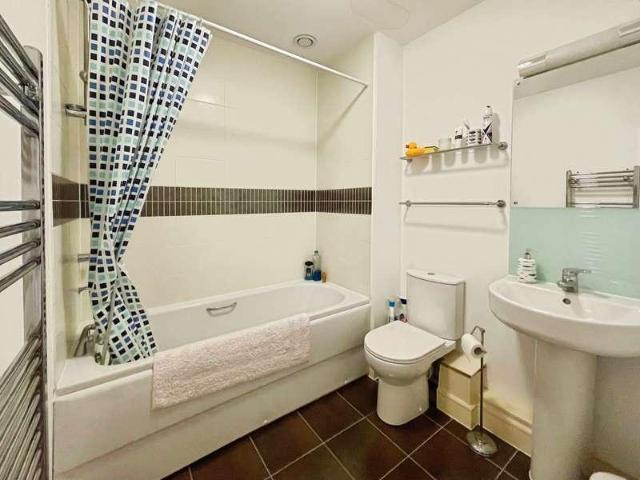 Flat for sale in Ocean Village, City Of Southampton