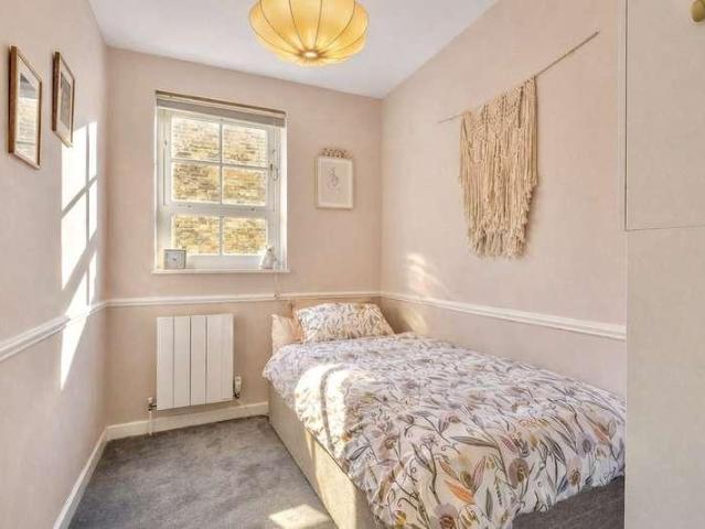 Flat for sale in Battersea, Greater London