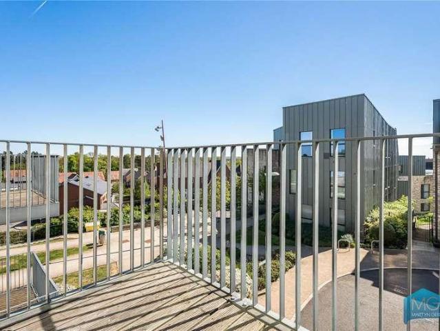 Flat for sale in West Finchley, Greater London