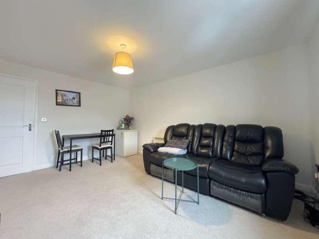 Flat for sale in Paulton, West of England