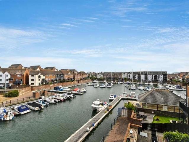 Flat for sale in Sovereign Harbour, Eastbourne