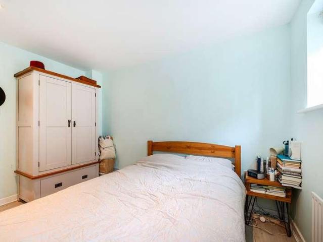 Flat for sale in Old Ford, Bow