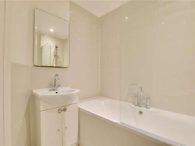 Flat for sale in London Borough of Lewisham, Blackheath