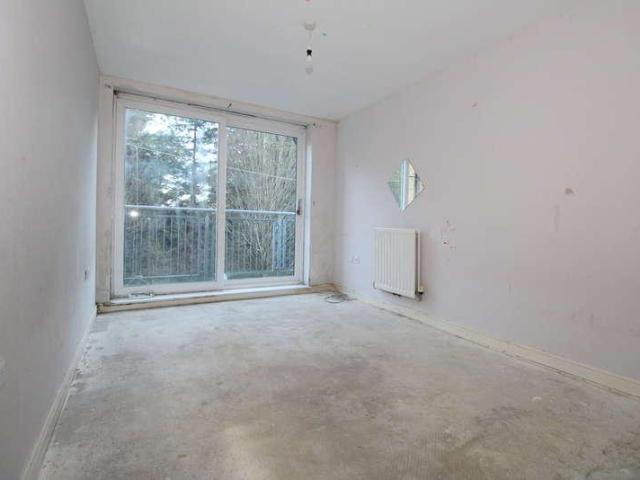 Flat for sale in London Borough of Hounslow, Greater London
