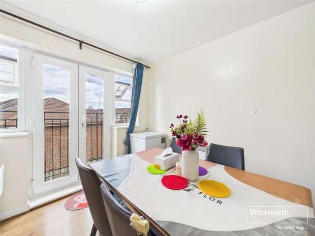 Flat for sale in Kingsbury, Greater London