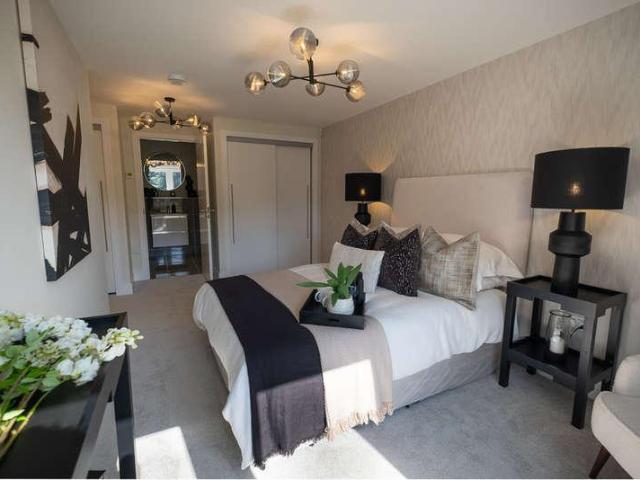 Flat for sale in Dumbarton, Scotland