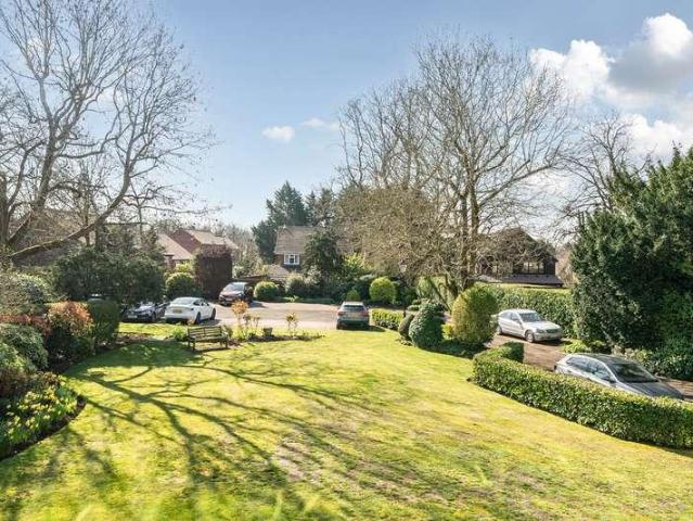 Flat for sale in Batchworth