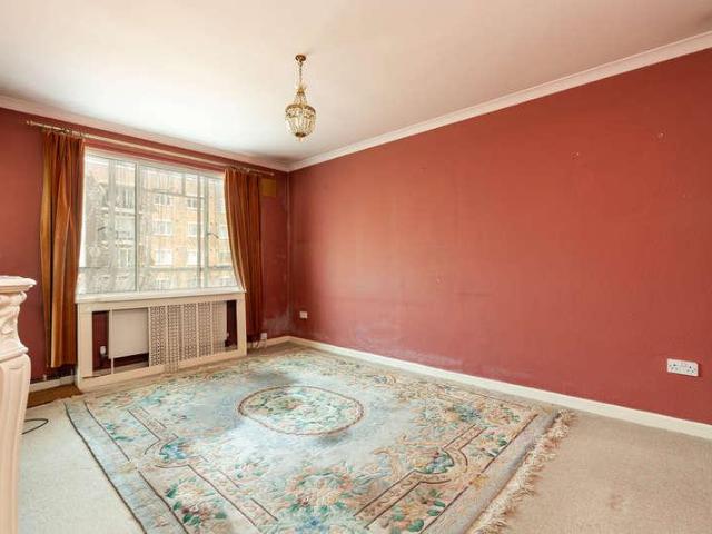 Flat for sale in Camberwell, Greater London