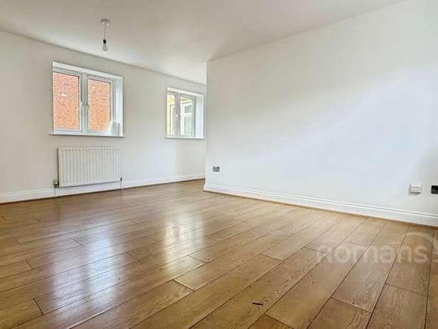 Flat for sale in Aldershot, Rushmoor