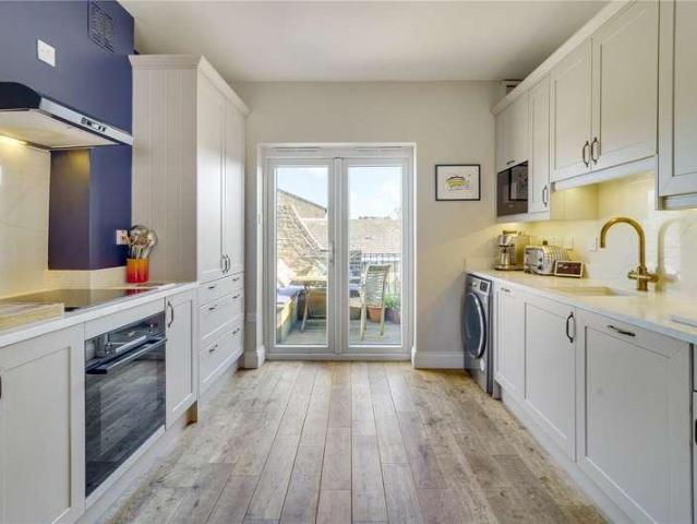Flat for sale in Clapham Junction, Greater London